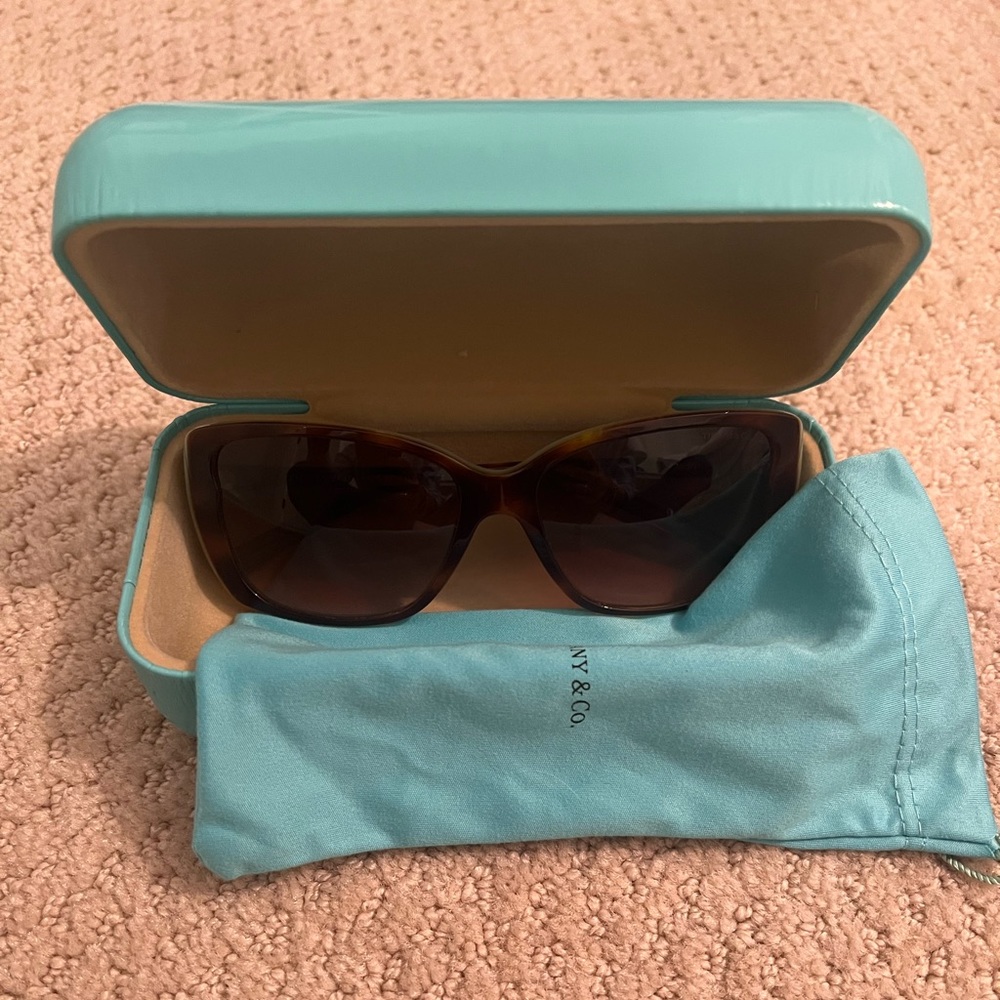 NWT Tiffany tortoise shell sunglasses, brown lens, iconic Tiffany blue inside